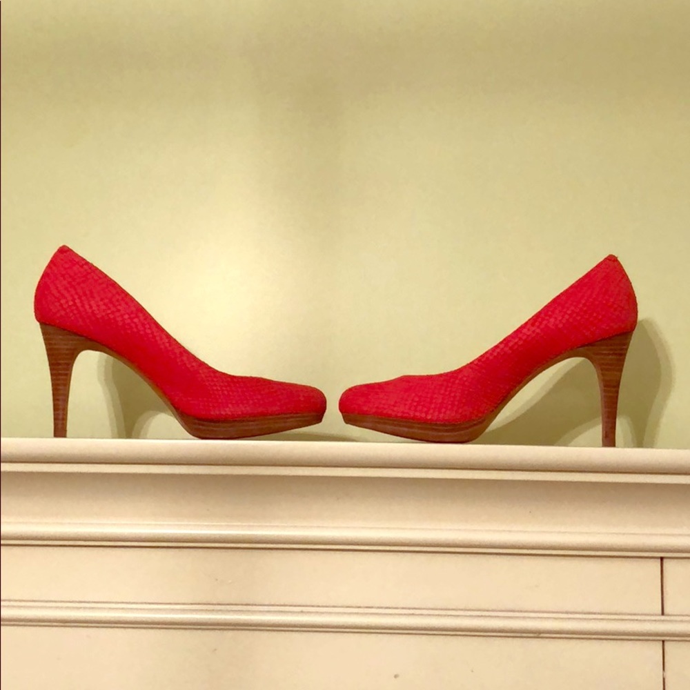 Hot. Pink. Pumps.